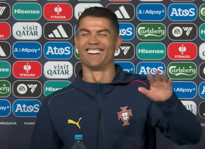 C罗打断阿根廷记者问梅西并取笑他的口音！场外则被里贝里暗讽！