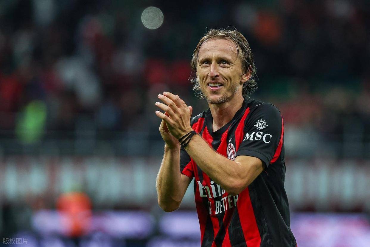 一张合照封神！德布劳内相拥莫德里奇：15次交锋之外的足球浪漫